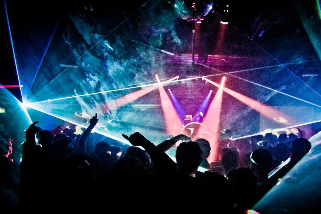 fabirc-crowd-hospitality